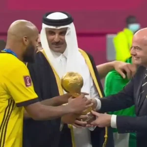 Coupe arabe fifa remise trophée