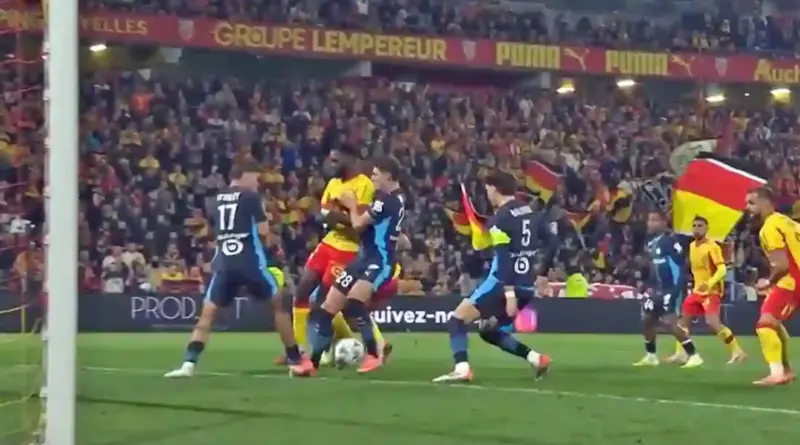 Ligue1 : Lens renverse Marseille à Bollaert (2-1) et grimpe à la 2e place du classement – Vidéo Ligue1 : Lens renverse Marseille à Bollaert (2-1) et grimpe à la 2e place du classement – Vidéo