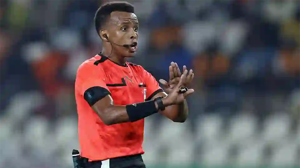 Scandale aux portes du Mondial 2026 : Le Somalien Omar Abdelkader Artan, meilleur arbitre africain, refoulé par les États-Unis Scandale aux portes du Mondial 2026 : Le Somalien Omar Abdelkader Artan, meilleur arbitre africain, refoulé par les États-Unis